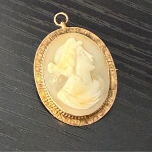 Vintage 10k Gold Cameo Pendant Brooch